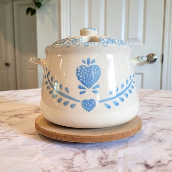Vintage‎ Ceramic Soup Tureen Crock Blue Country Heart - Picture 1 of 14